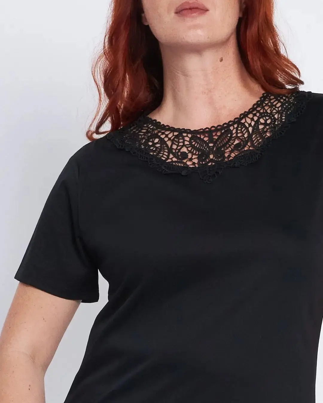 T-shirt con inserto sangallo al girocollo NERO - Image 3