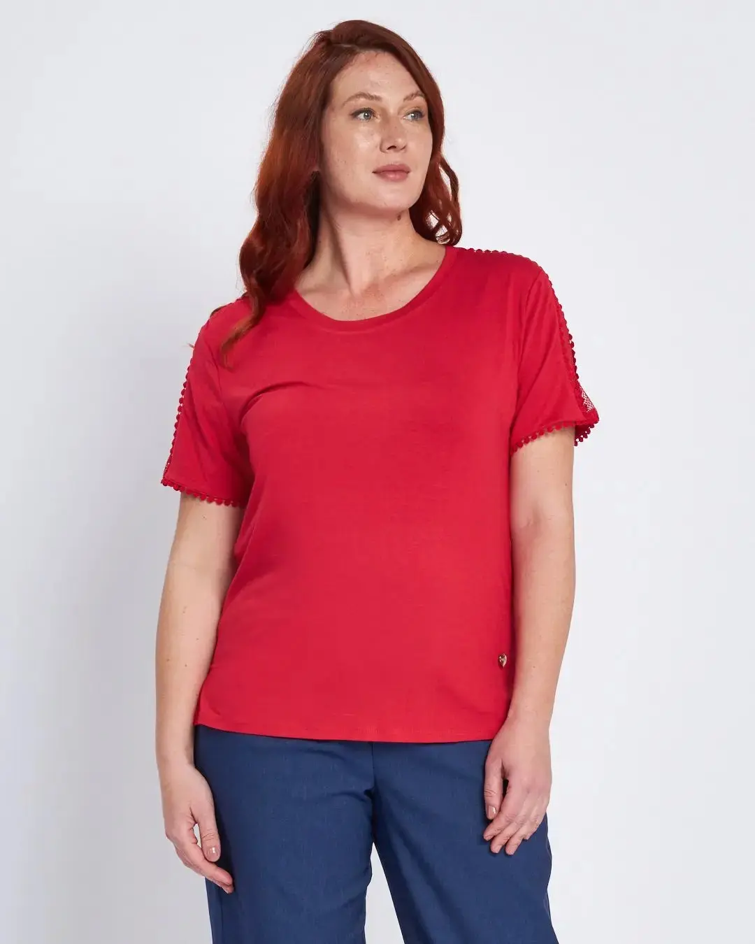 T-shirt con inserto in pizzo sulle spalle ROSSO - Image 2