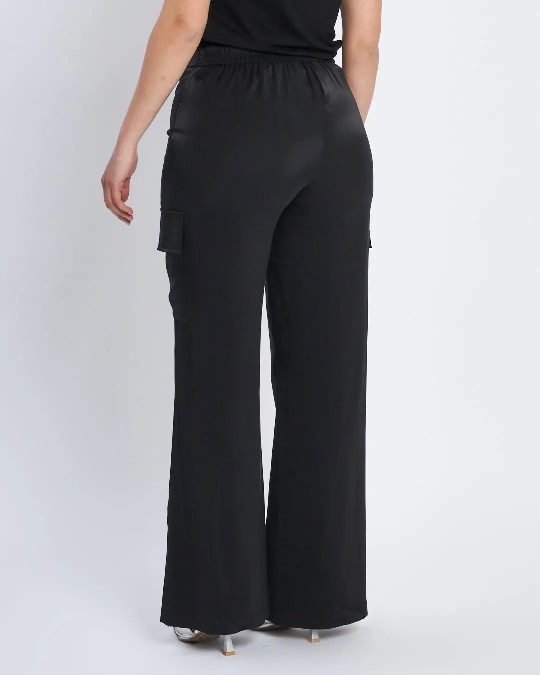 Pantalone cargo con tasconi in tessuto soft touch NERO - Image 5