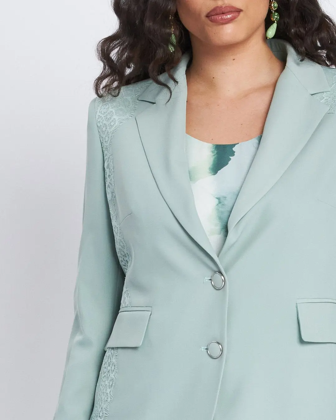 Giacca con pattine ed inserti asimmetrici in pizzo ALOE - Image 3