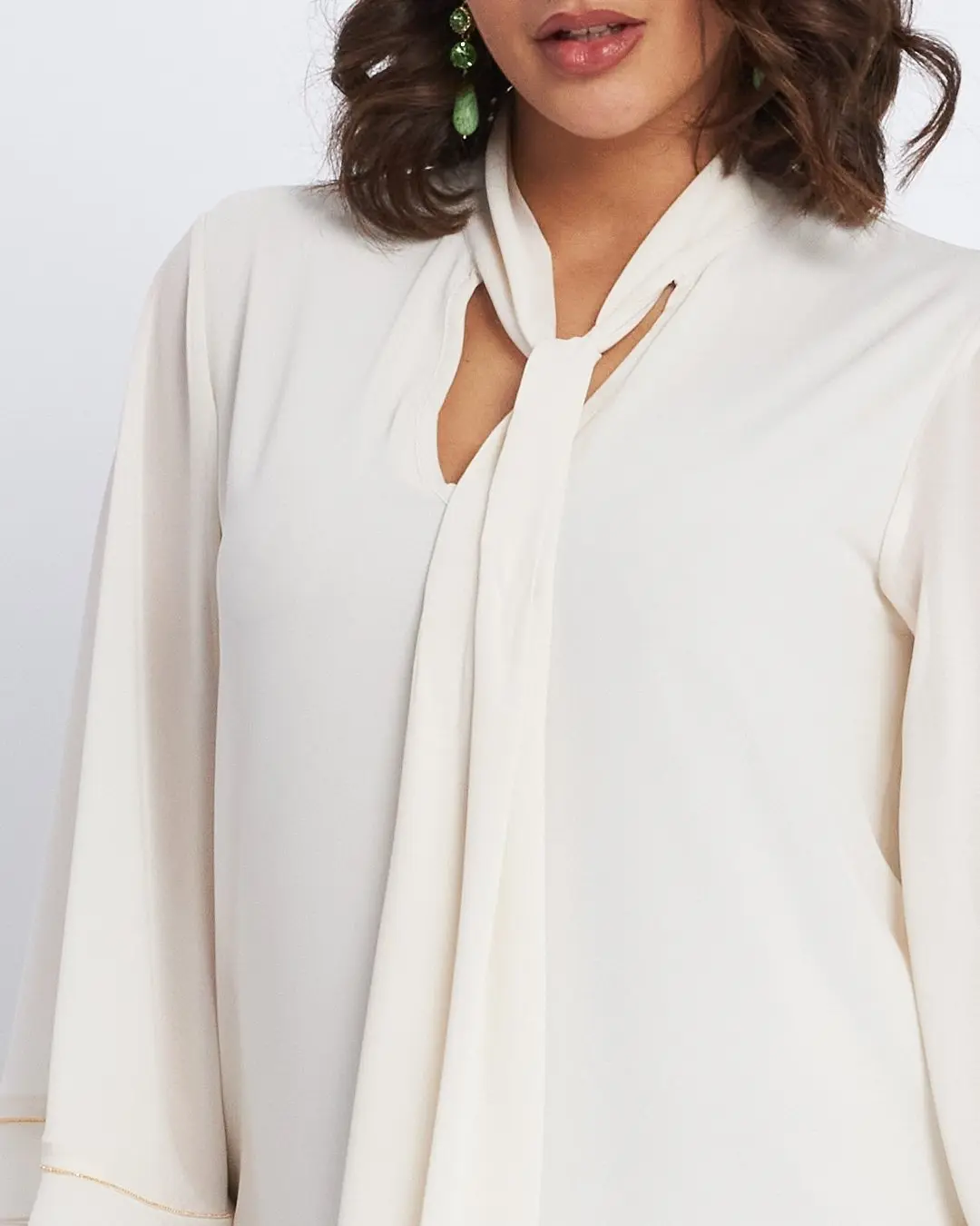 Blusa con scollo a V, fusciacca e manica a volant CREMA - Image 3
