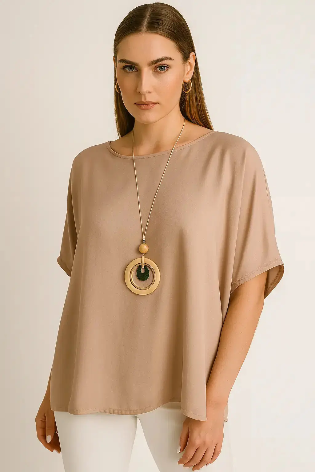 Blusa con fondo sorriso e collana accessorio - Image 4