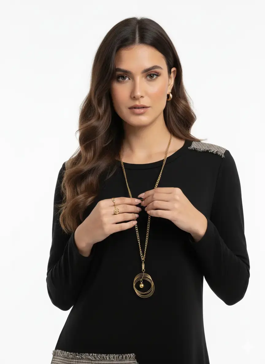 Blusa girocollo con collana accessorio - Image 2