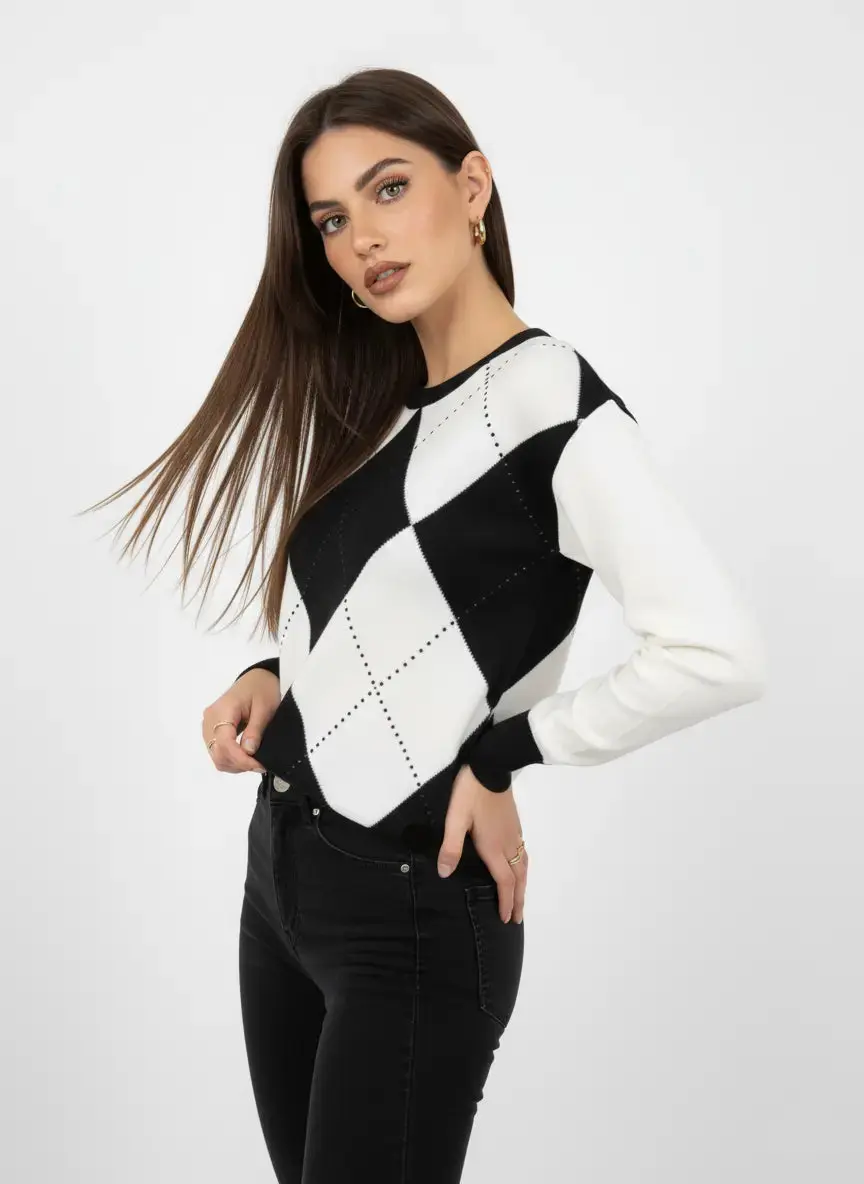 Maglia girocollo con rombi e applicazioni - Image 6