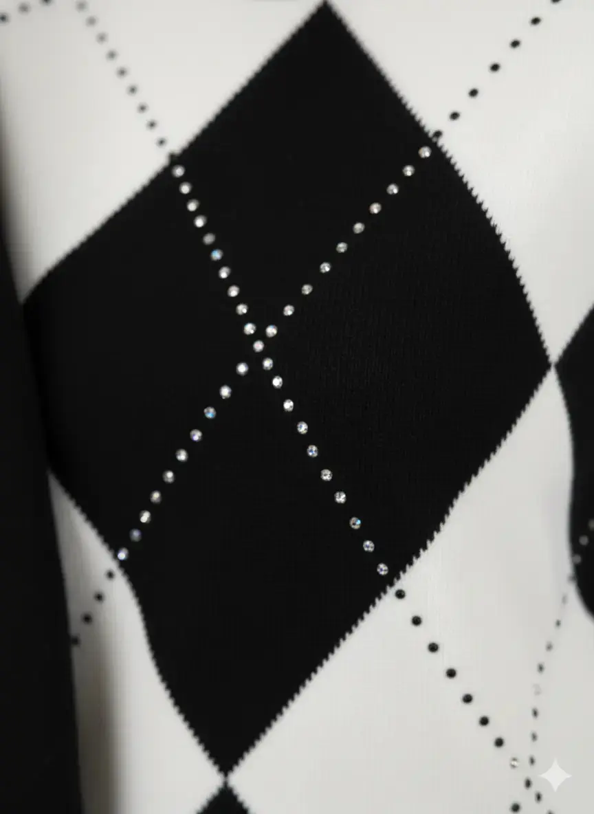 Maglia girocollo con rombi e applicazioni - Image 7
