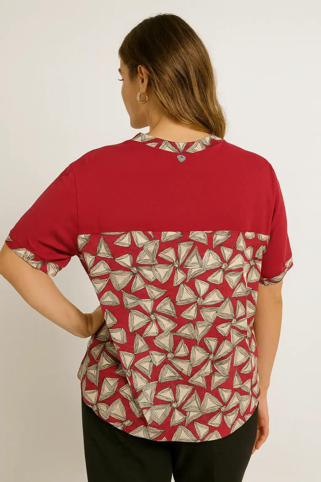 Maglia scollo a "V" con profili fantasia e bottoni - Image 9