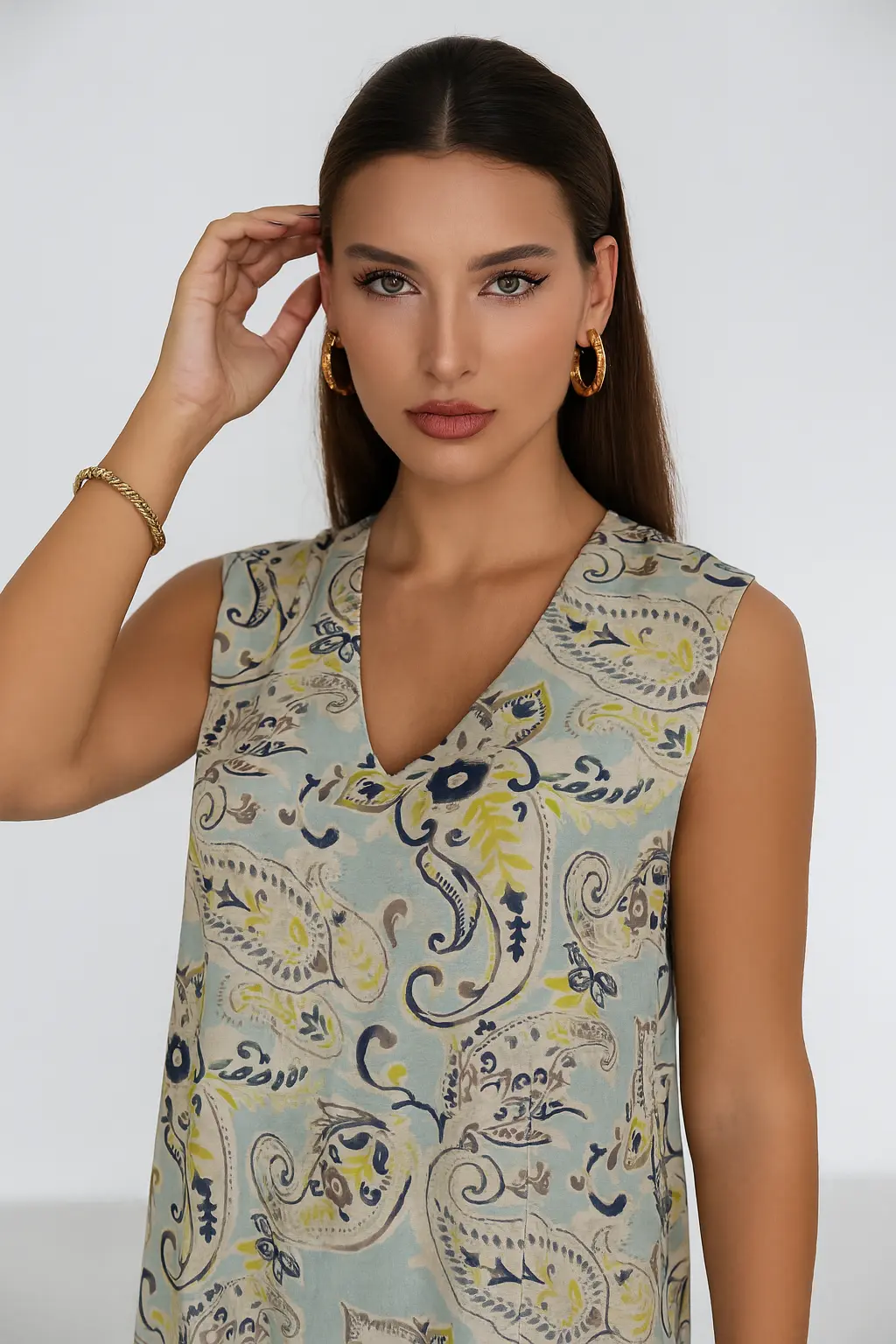 Top con scollo a V in fantasia paisley